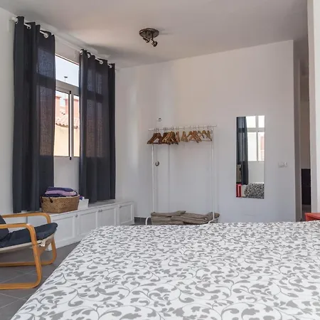 Bunker Point City Apartament テルデ